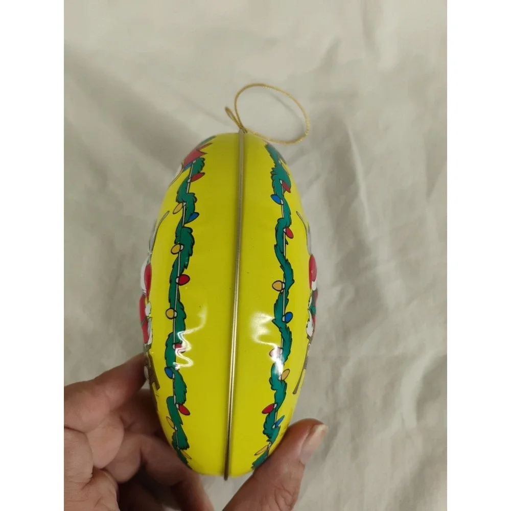 Vintage Russell Stover Looney Tunes Bugs Bunny Donald Duck Egg Tin Ornament 1997
